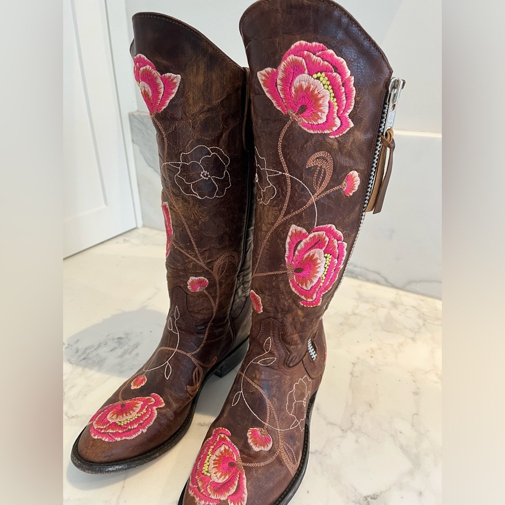 OLD GRINGO Marsha Razz boots size 7. Brown w/rambling pink embroidered roses 🌹